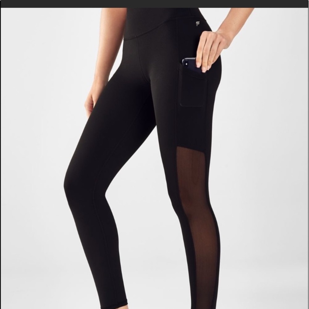 Fabletics Black Leggings w/‎ Mesh & Side Pockets